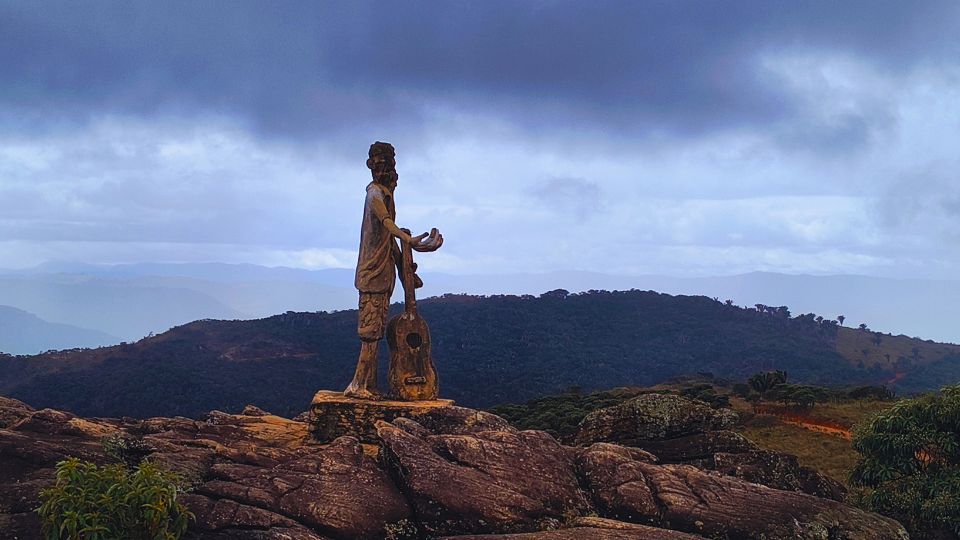 [Imagem de Estátua de Dominguinhos da Pedra]
