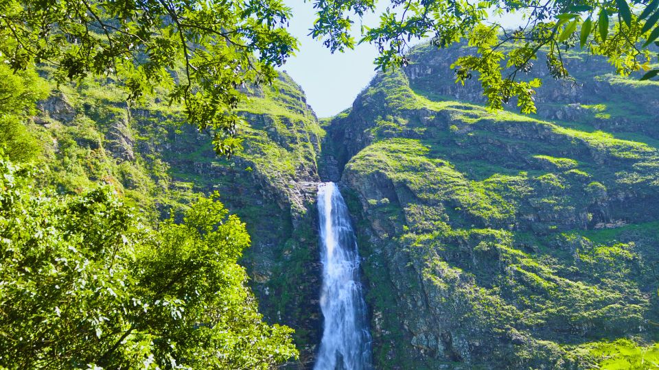 A queda d'água da Cachoeira Casca d'Anta no Parque Nacional da Serra da Canastra em São José do Barreiro
